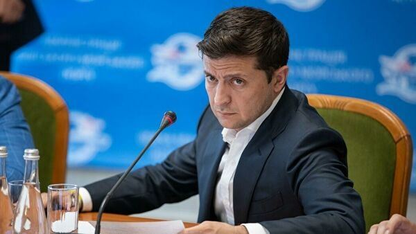 <br />
Зеленский назвал Украину экономическим неудачником<br />
