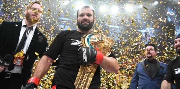 Азамат Мурзаканов стал чемпионом Brave FC в открытом весе